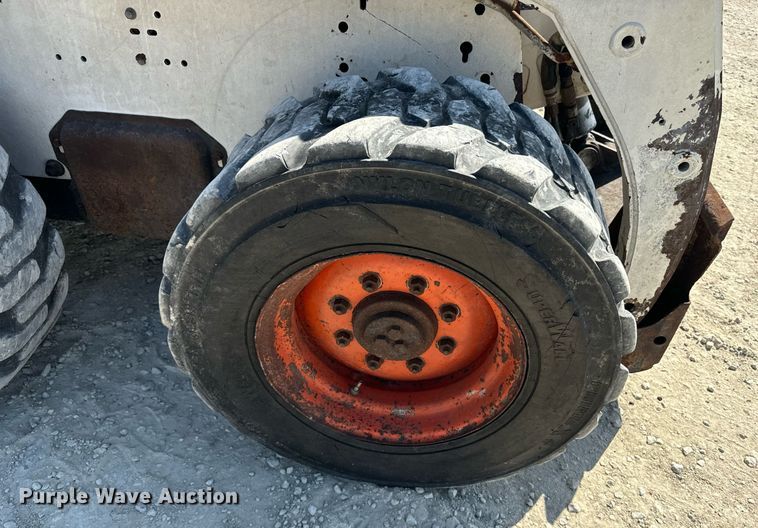 image for item EE7758 2001 Bobcat 863 skid steer loader