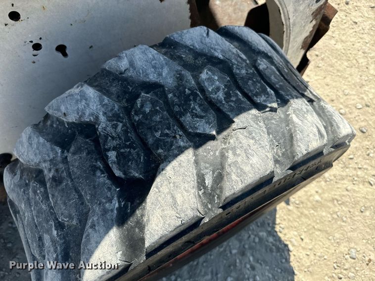 image for item EE7758 2001 Bobcat 863 skid steer loader