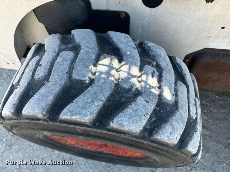 image for item EE7758 2001 Bobcat 863 skid steer loader