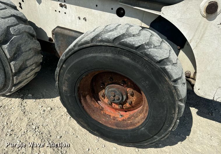 image for item EE7758 2001 Bobcat 863 skid steer loader