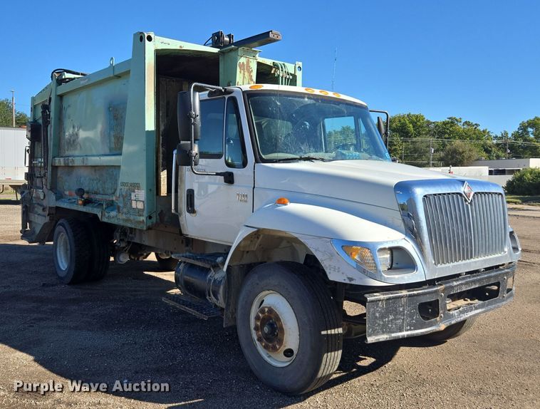 image for item EE7771 2006 International 7300 refuse truck