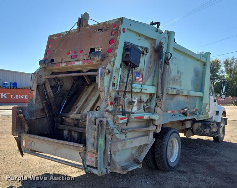 image for item EE7771 2006 International 7300 refuse truck