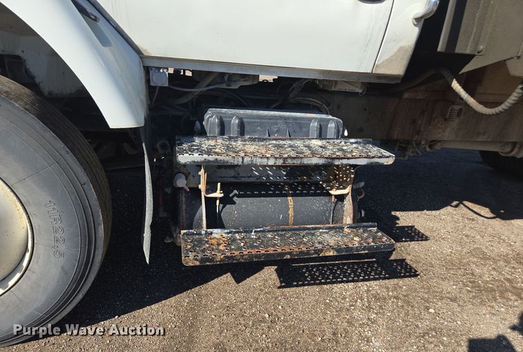 image for item EE7771 2006 International 7300 refuse truck