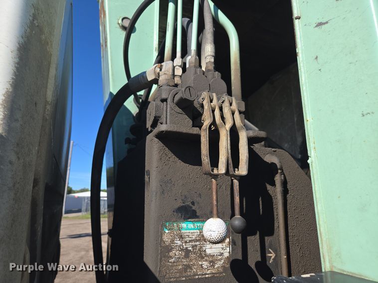 image for item EE7771 2006 International 7300 refuse truck