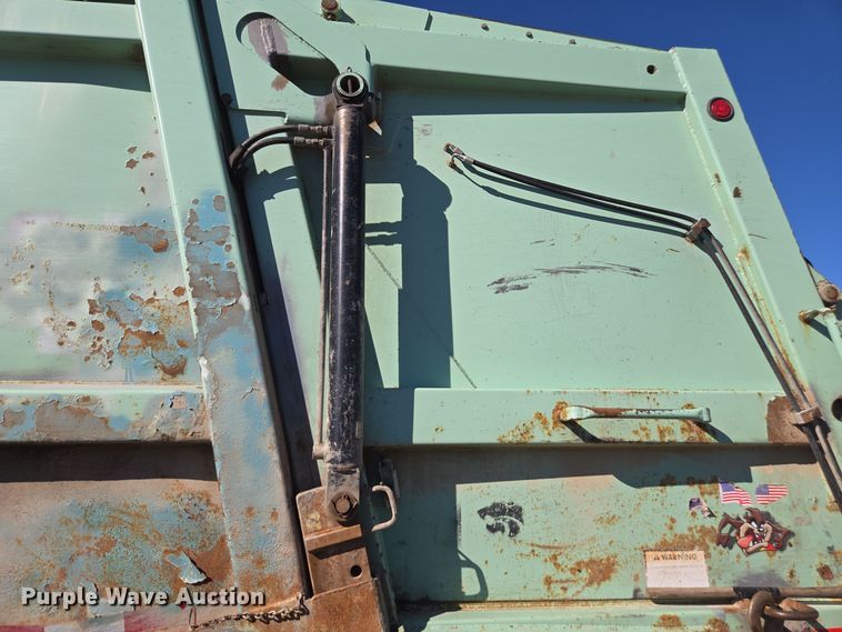 image for item EE7771 2006 International 7300 refuse truck