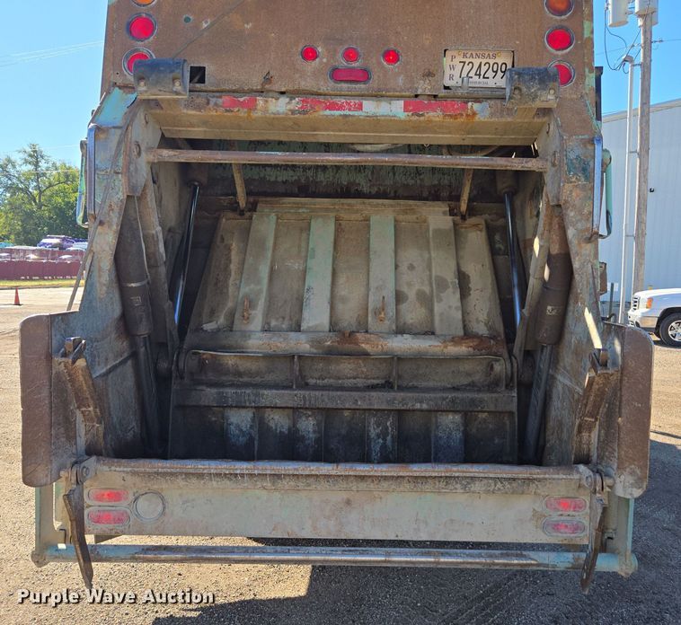 image for item EE7771 2006 International 7300 refuse truck