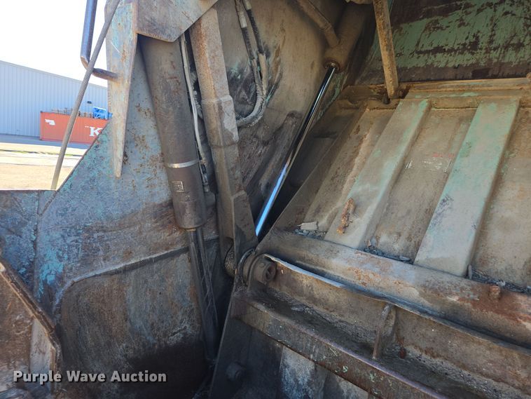 image for item EE7771 2006 International 7300 refuse truck