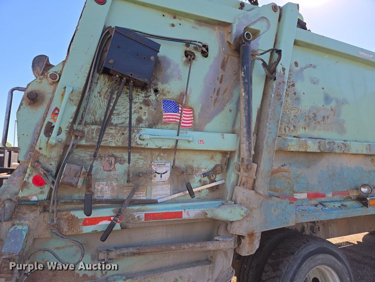 image for item EE7771 2006 International 7300 refuse truck