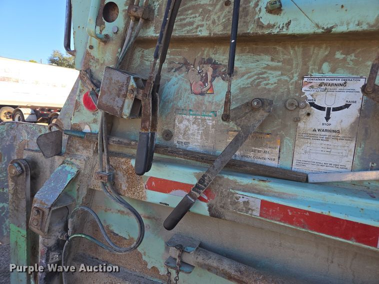 image for item EE7771 2006 International 7300 refuse truck