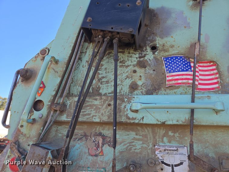 image for item EE7771 2006 International 7300 refuse truck