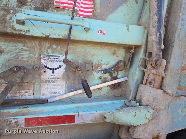 image for item EE7771 2006 International 7300 refuse truck