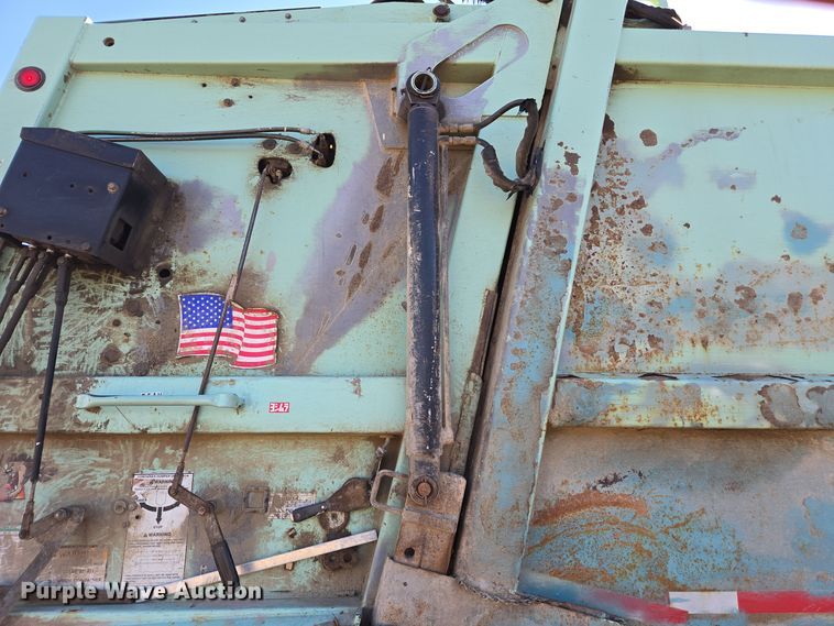 image for item EE7771 2006 International 7300 refuse truck