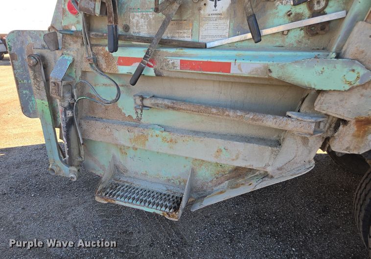 image for item EE7771 2006 International 7300 refuse truck