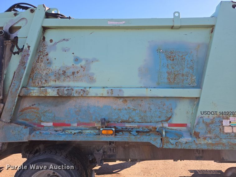 image for item EE7771 2006 International 7300 refuse truck