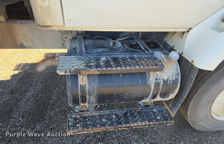 image for item EE7771 2006 International 7300 refuse truck