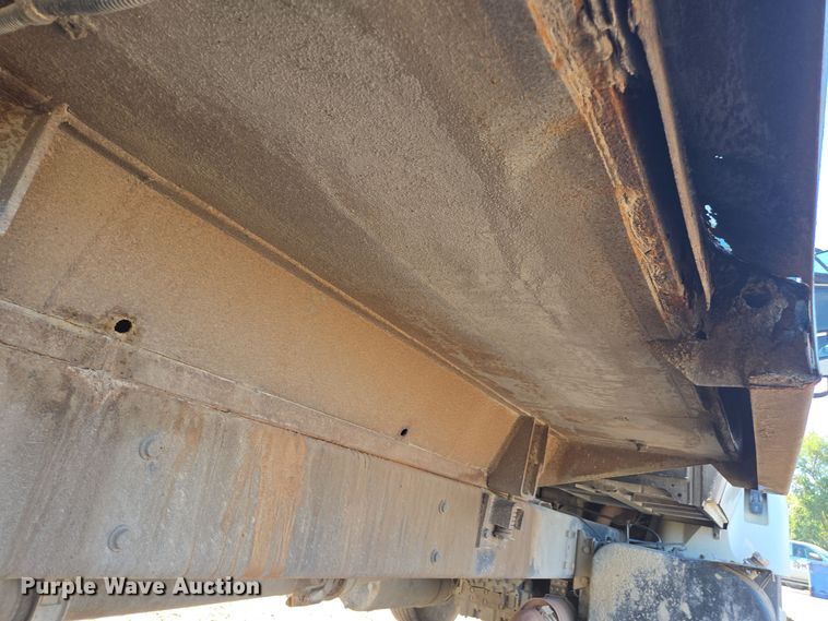 image for item EE7771 2006 International 7300 refuse truck