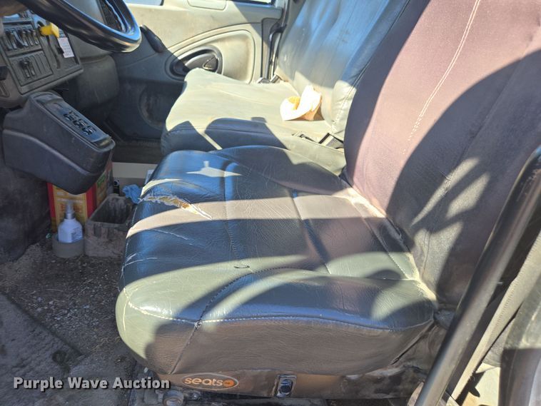 image for item EE7771 2006 International 7300 refuse truck