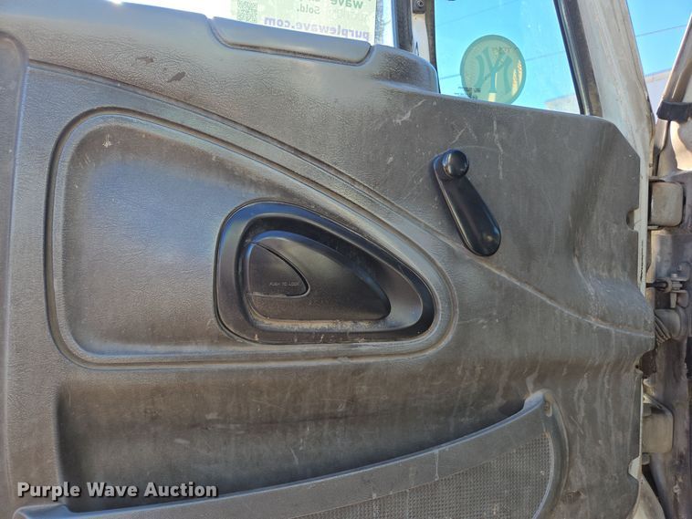 image for item EE7771 2006 International 7300 refuse truck