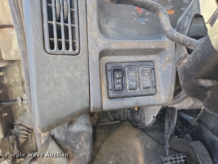 image for item EE7771 2006 International 7300 refuse truck