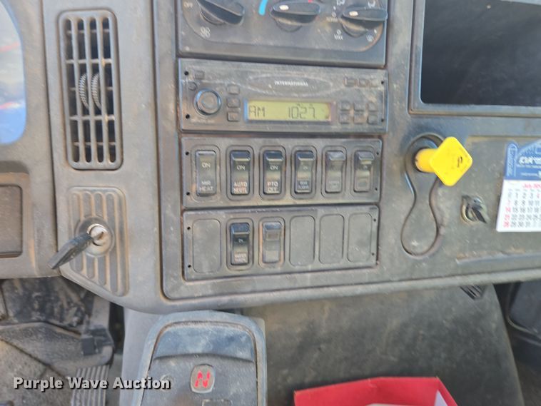 image for item EE7771 2006 International 7300 refuse truck