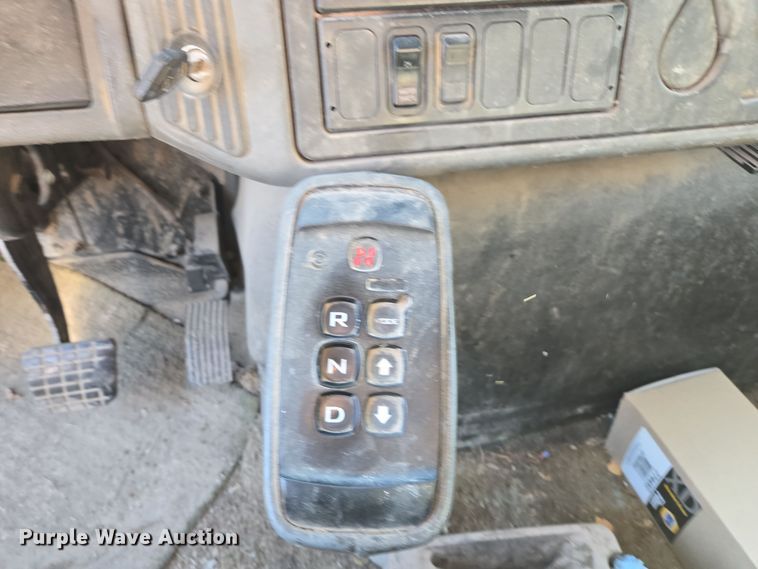 image for item EE7771 2006 International 7300 refuse truck