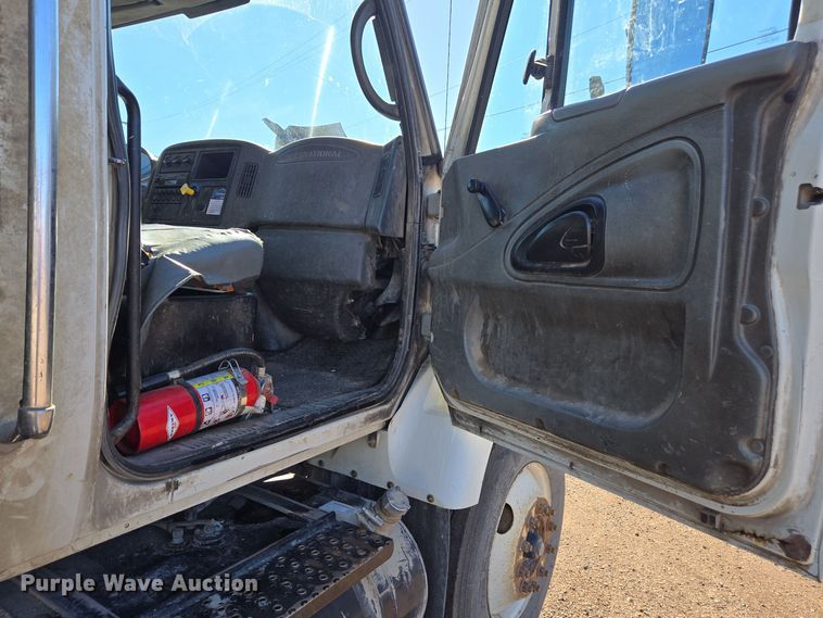 image for item EE7771 2006 International 7300 refuse truck