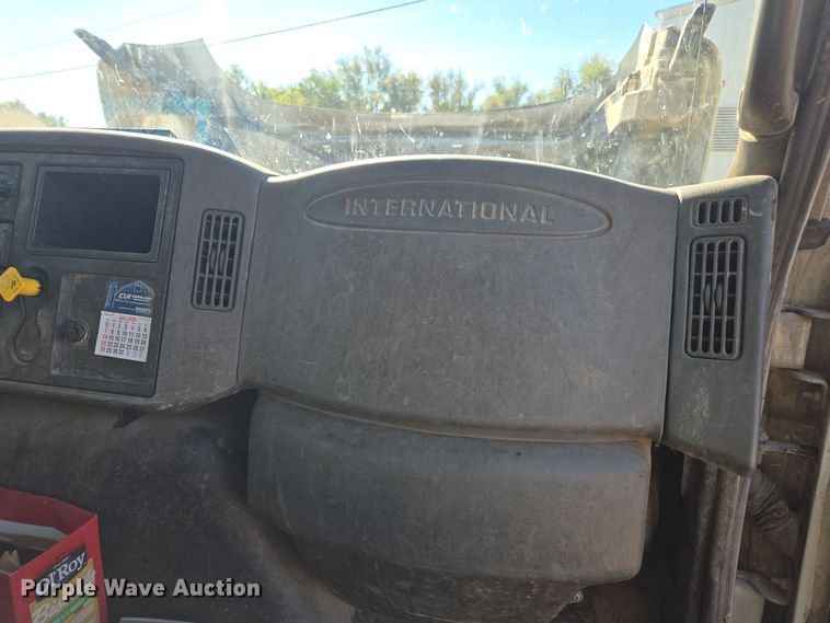 image for item EE7771 2006 International 7300 refuse truck