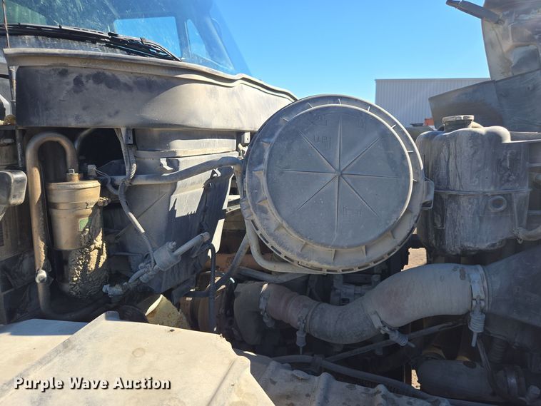 image for item EE7771 2006 International 7300 refuse truck