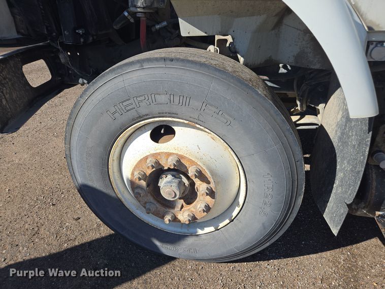 image for item EE7771 2006 International 7300 refuse truck