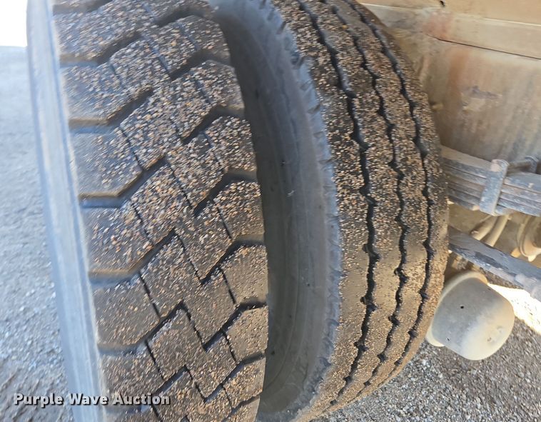 image for item EE7771 2006 International 7300 refuse truck