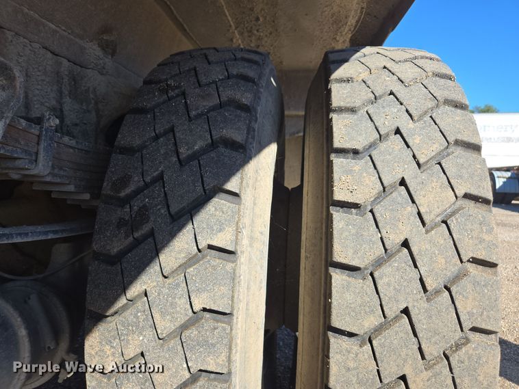 image for item EE7771 2006 International 7300 refuse truck