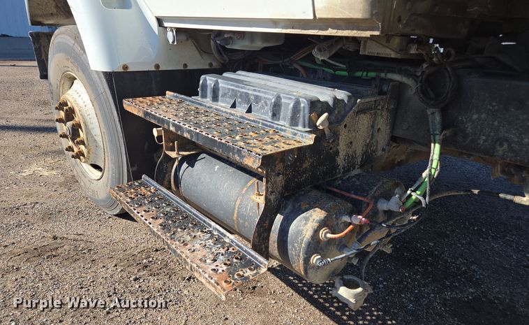 image for item EE7772 2010 International 7300 refuse truck