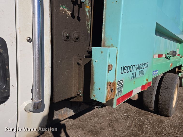 image for item EE7772 2010 International 7300 refuse truck