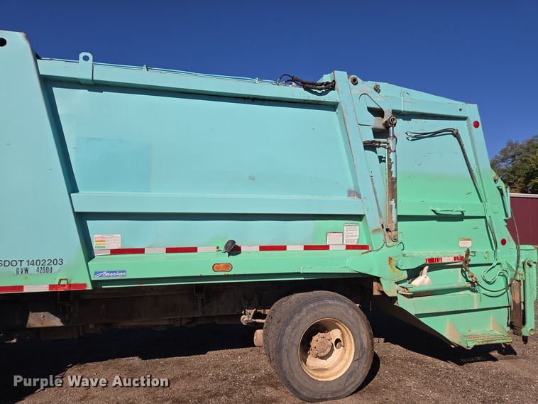 image for item EE7772 2010 International 7300 refuse truck