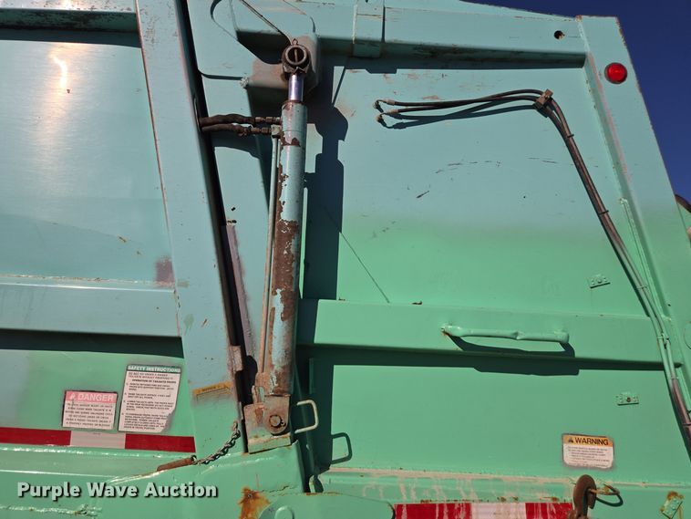 image for item EE7772 2010 International 7300 refuse truck