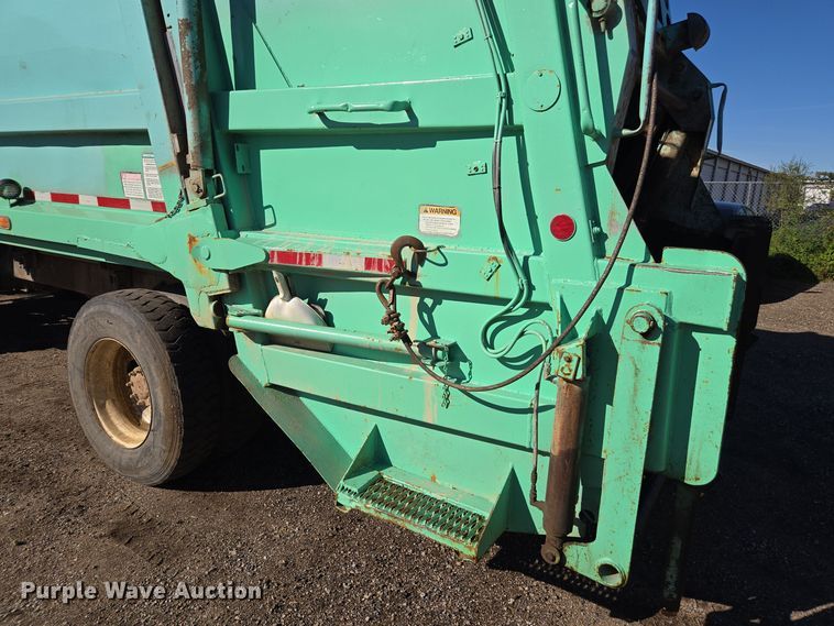 image for item EE7772 2010 International 7300 refuse truck