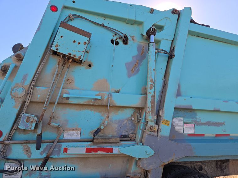 image for item EE7772 2010 International 7300 refuse truck