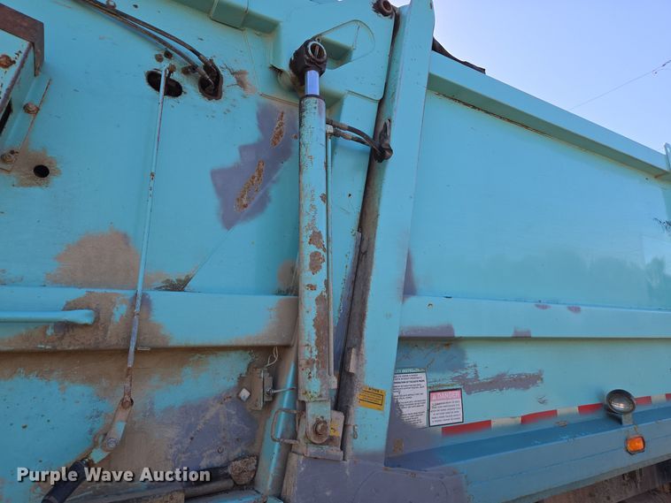 image for item EE7772 2010 International 7300 refuse truck