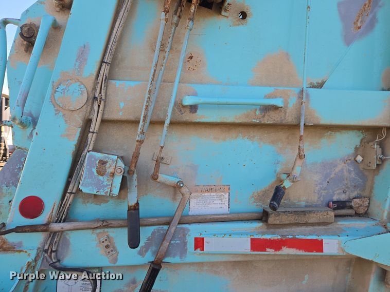 image for item EE7772 2010 International 7300 refuse truck