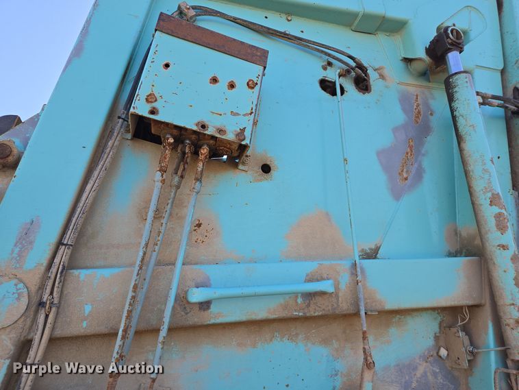 image for item EE7772 2010 International 7300 refuse truck