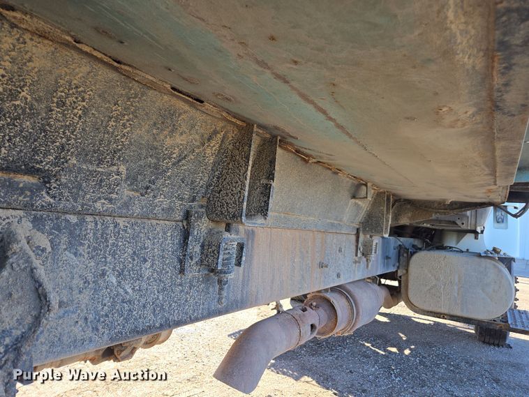 image for item EE7772 2010 International 7300 refuse truck