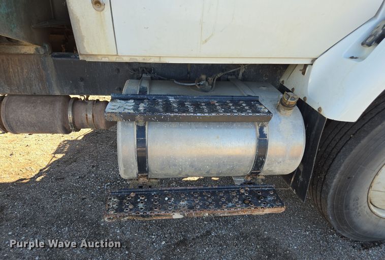 image for item EE7772 2010 International 7300 refuse truck