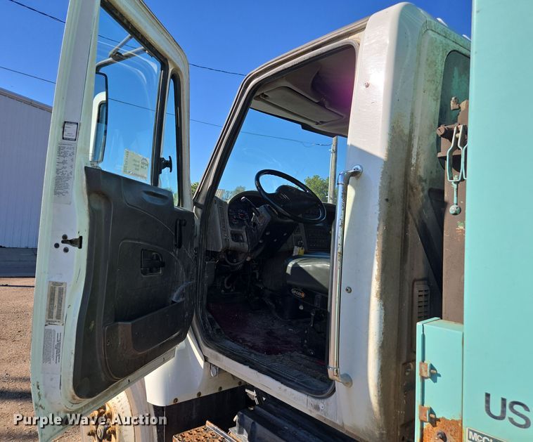 image for item EE7772 2010 International 7300 refuse truck