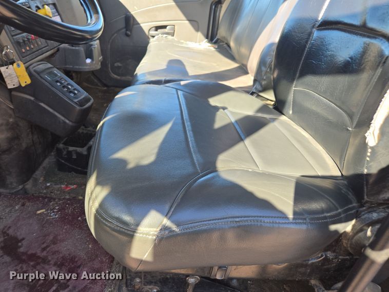 image for item EE7772 2010 International 7300 refuse truck