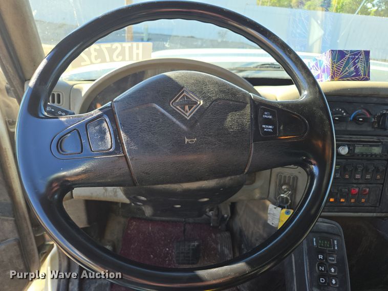 image for item EE7772 2010 International 7300 refuse truck