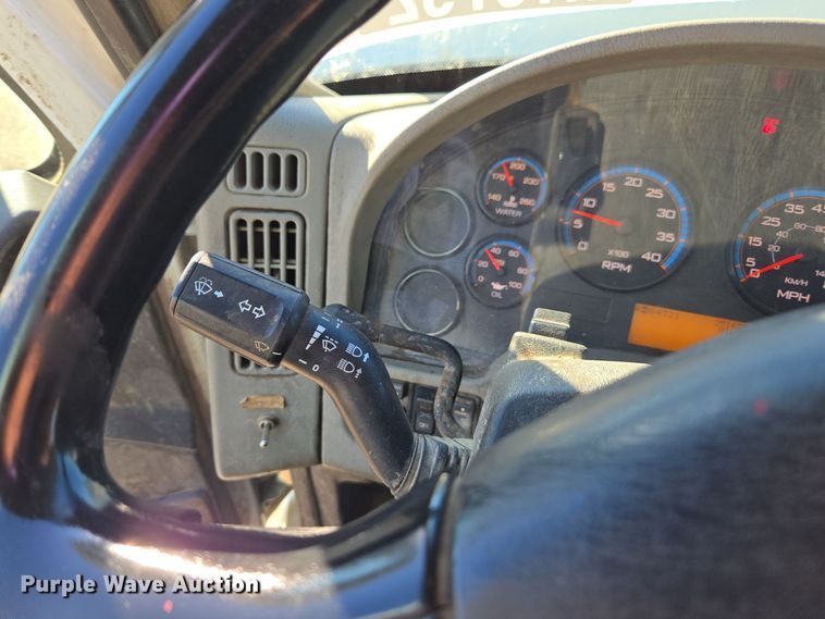 image for item EE7772 2010 International 7300 refuse truck