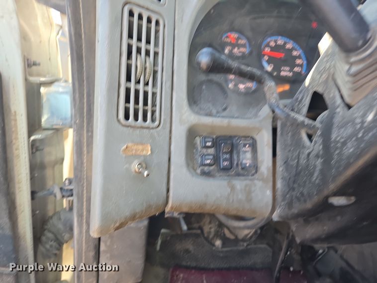 image for item EE7772 2010 International 7300 refuse truck