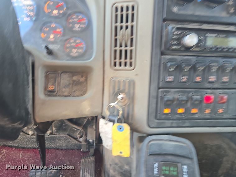 image for item EE7772 2010 International 7300 refuse truck