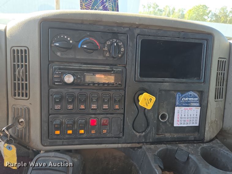 image for item EE7772 2010 International 7300 refuse truck