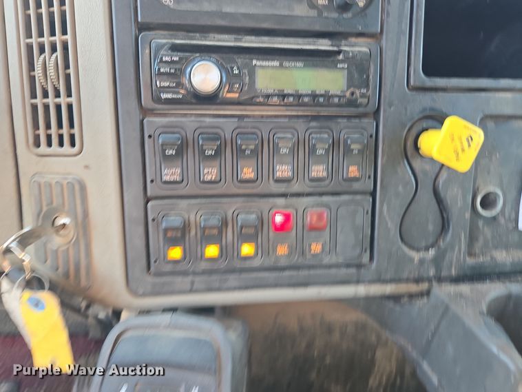 image for item EE7772 2010 International 7300 refuse truck